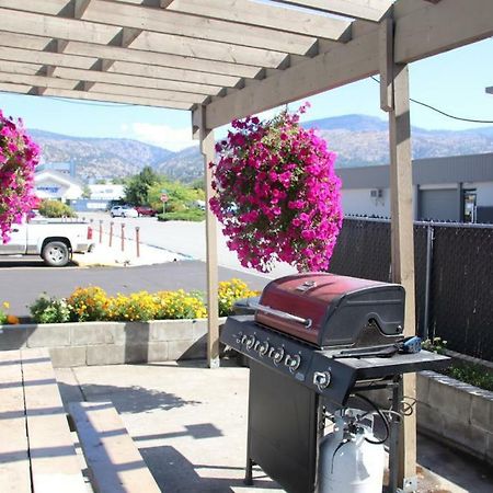 Plaza Motel Penticton Exterior photo