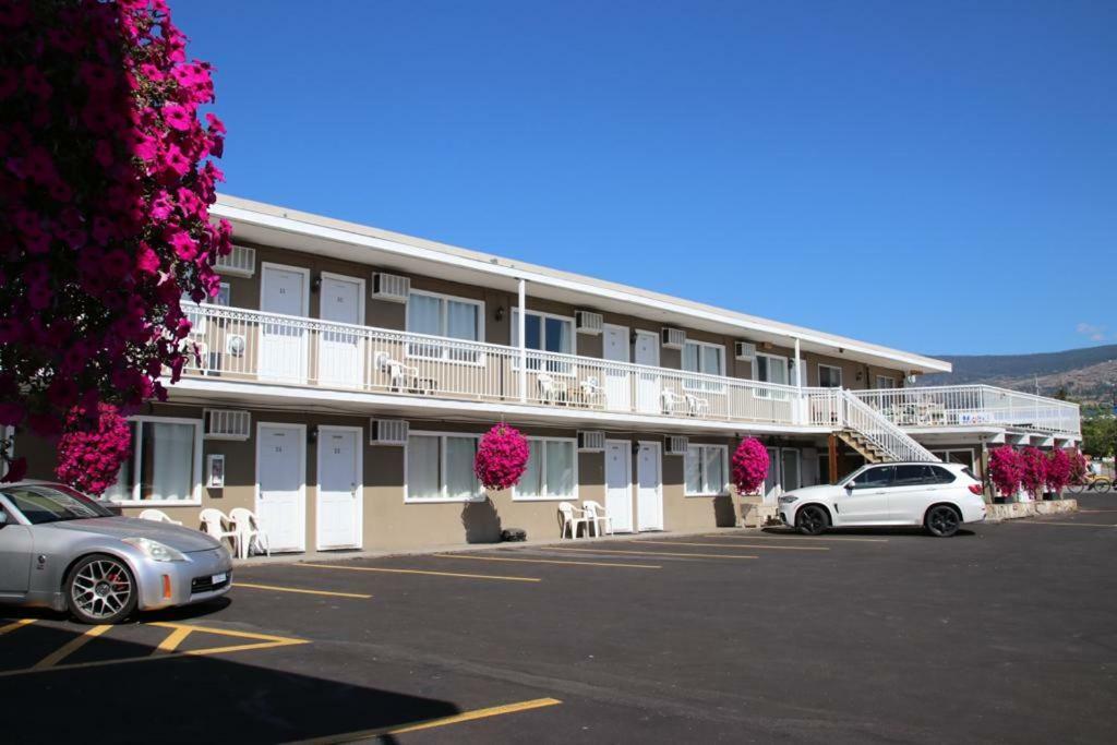 Plaza Motel Penticton Exterior photo