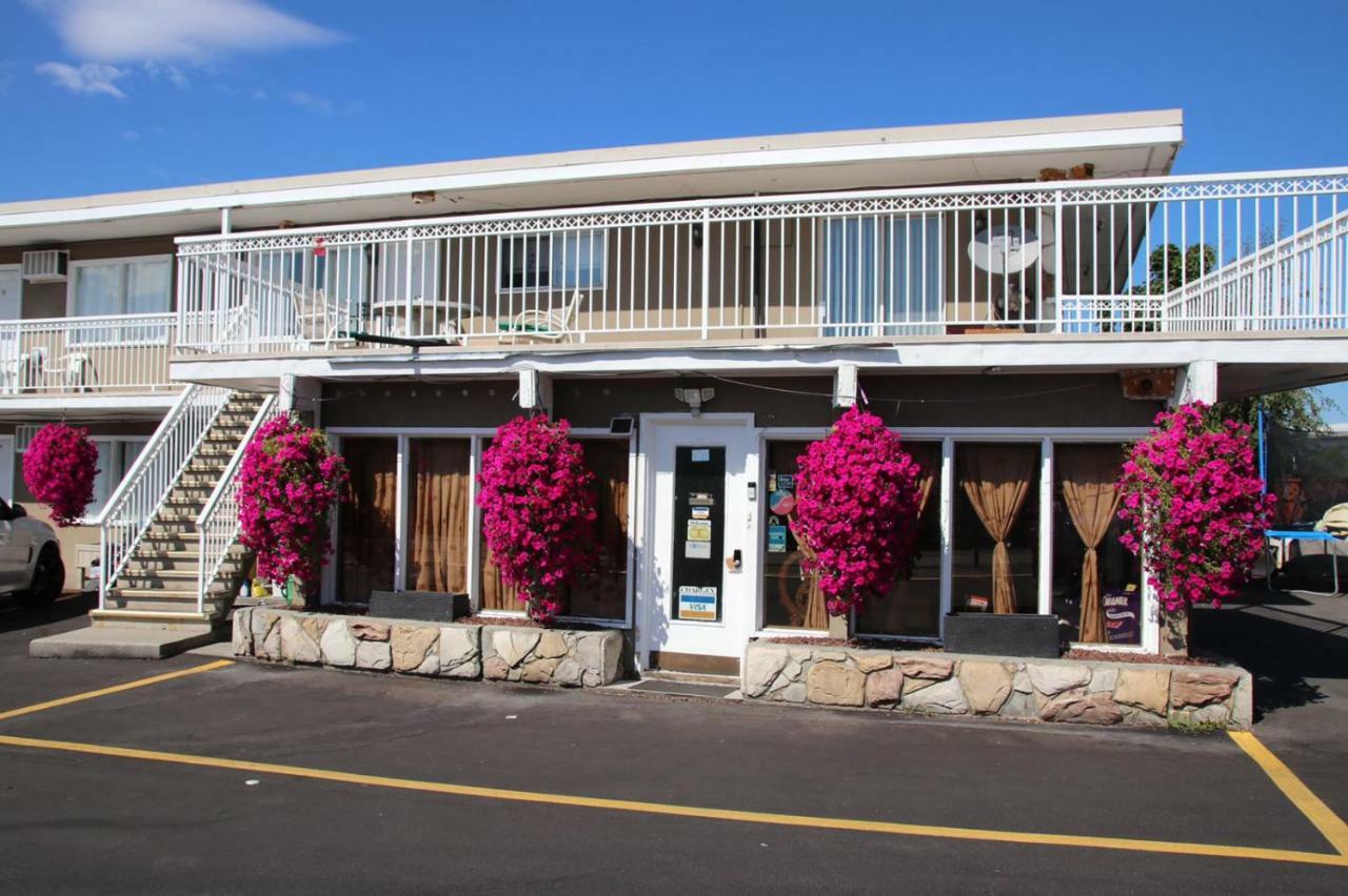 Plaza Motel Penticton Exterior photo